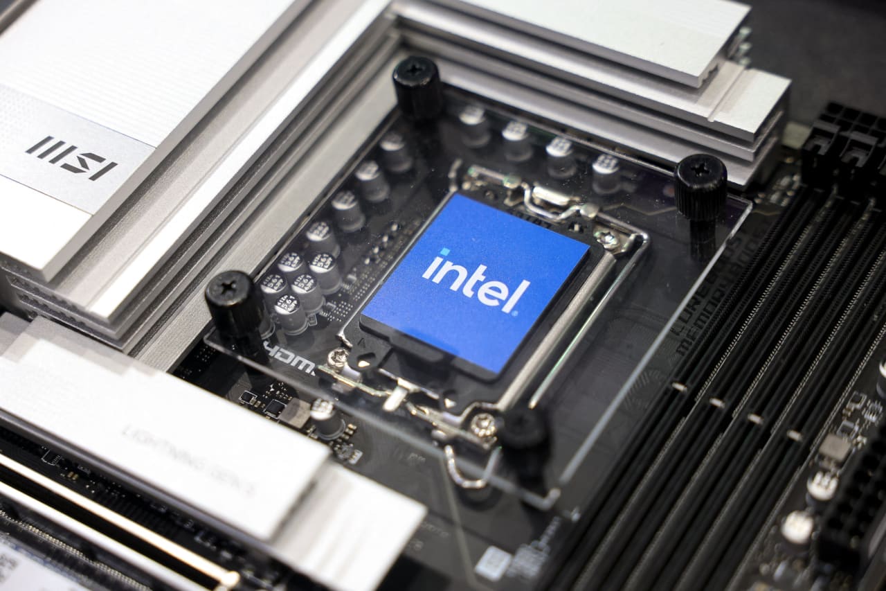 Apple and Intel reach preliminary chip-making agreement