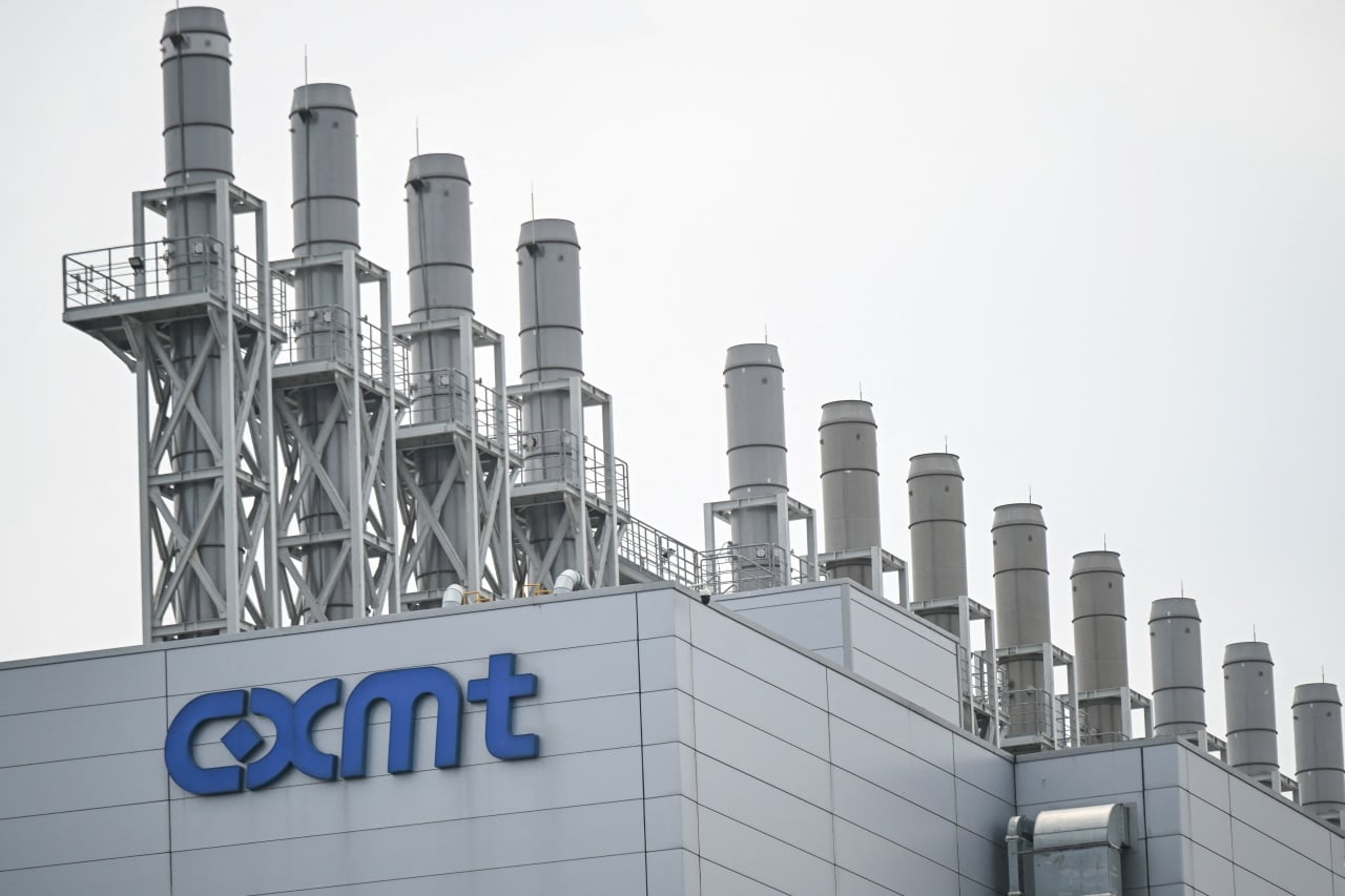 CXMT surges 471% on market debut in China's largest IPO since 2010