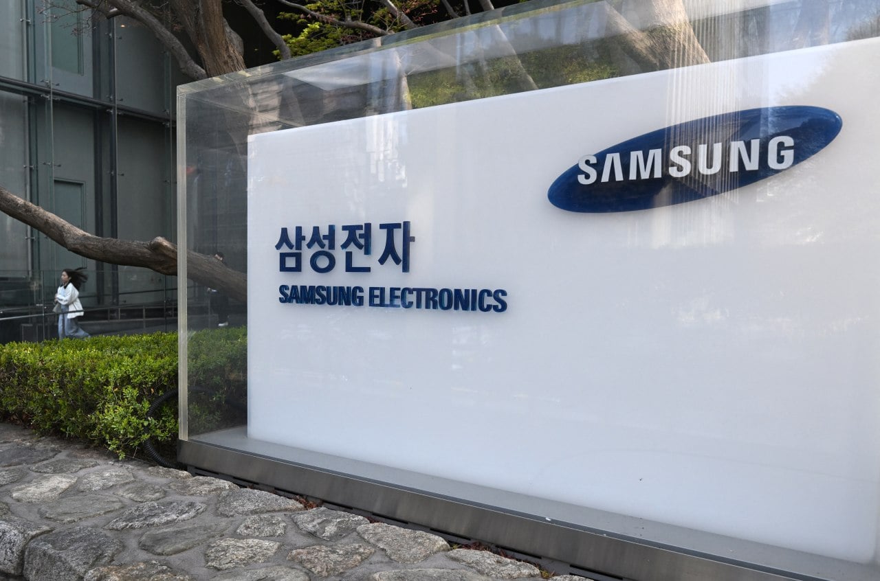 Samsung Q1 operating profit surges eight-fold to record, beating estimates