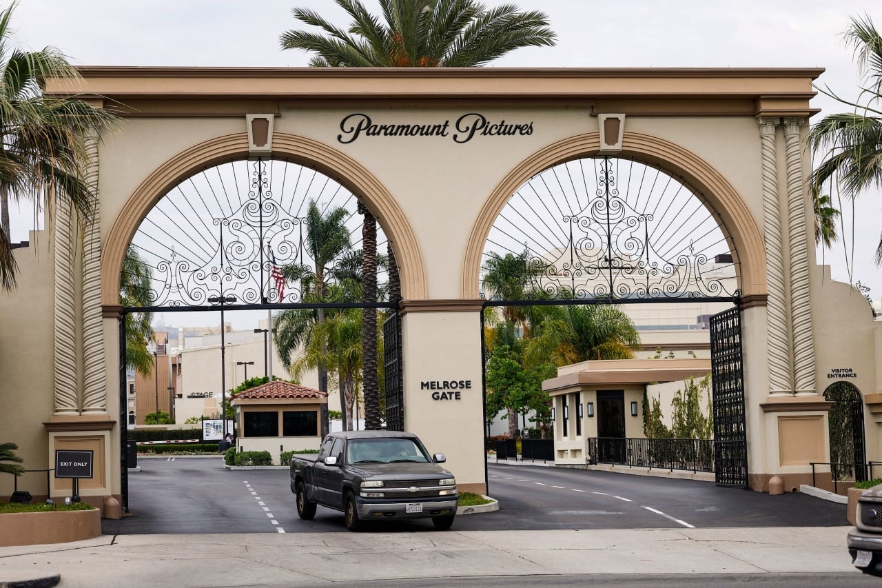 Paramount-Warner Bros. $110bn merger frozen until June 2027