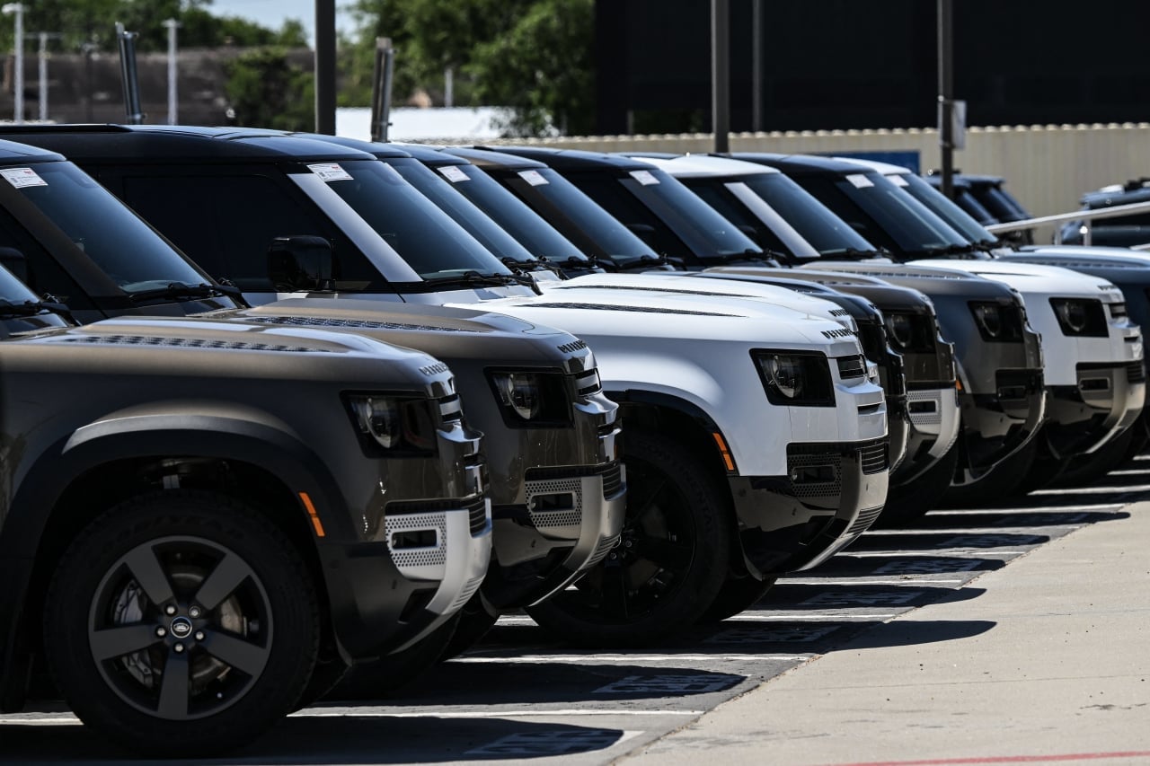 Jaguar Land Rover launches £1.7bn cost overhaul with up to 4,000 job cuts
