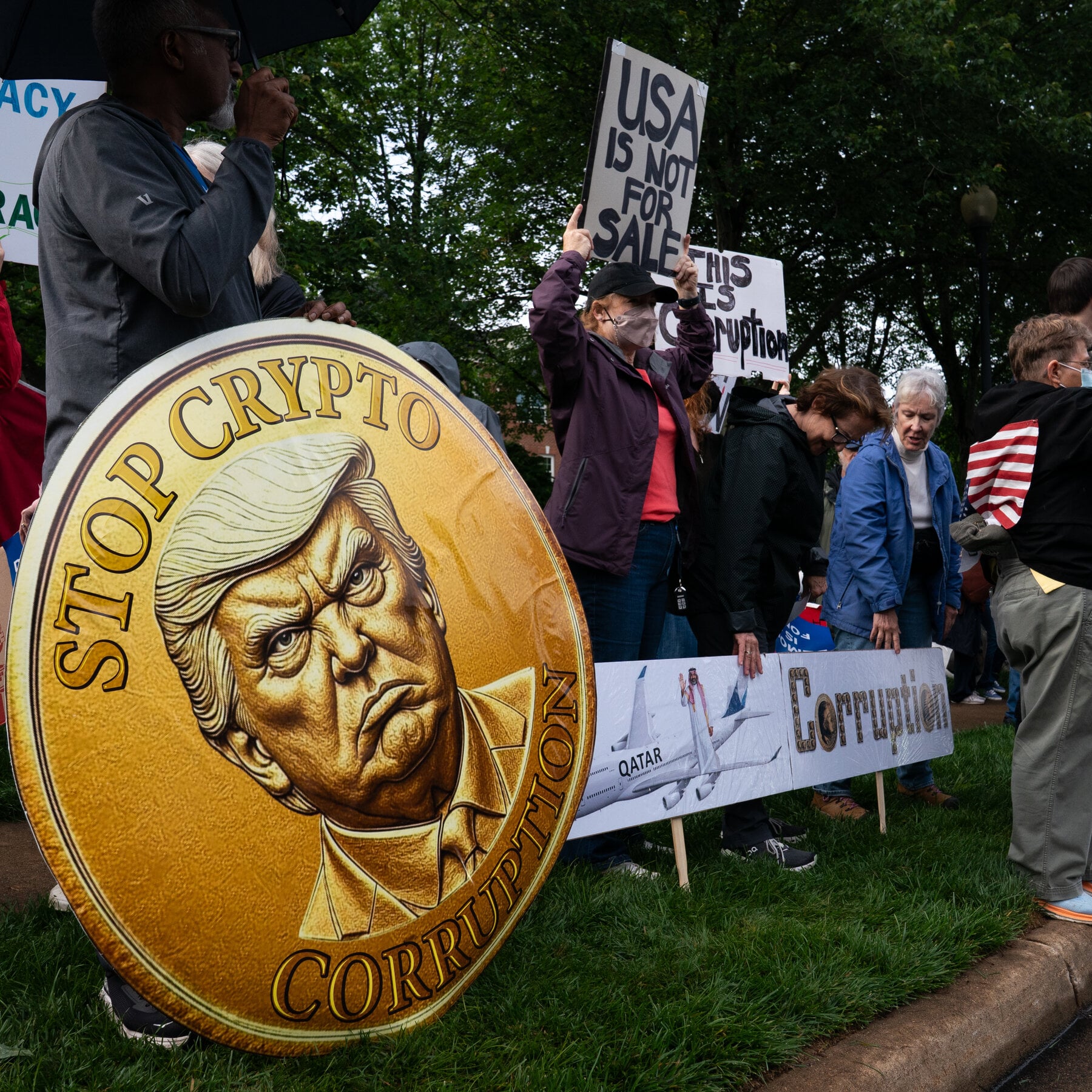 Trump memecoin buyers lost $3.81bn while Trump himself netted $636mn